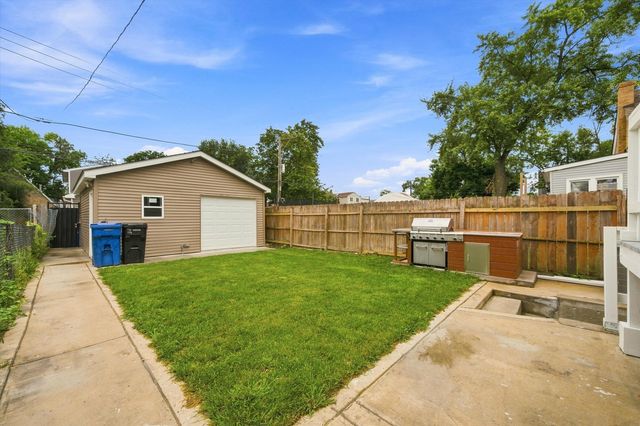 852 N Trumbull Avenue, Chicago, IL 60651