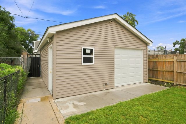 852 N Trumbull Avenue, Chicago, IL 60651