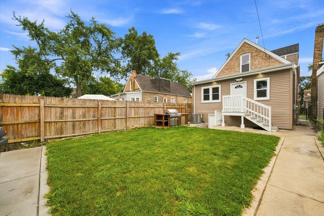 852 N Trumbull Avenue, Chicago, IL 60651