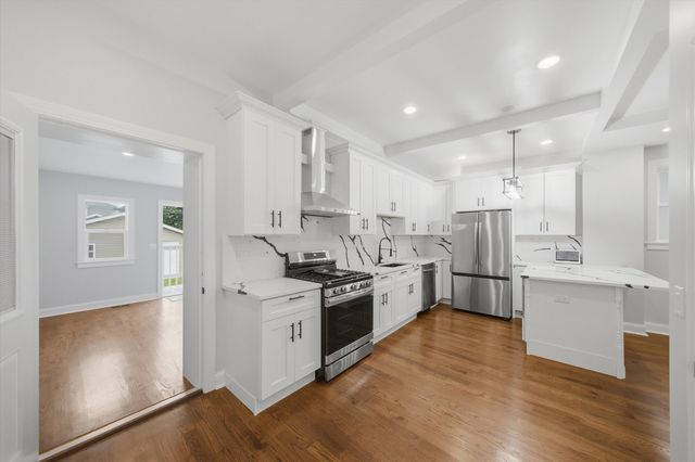 852 N Trumbull Avenue, Chicago, IL 60651