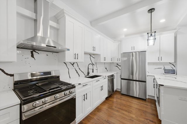 852 N Trumbull Avenue, Chicago, IL 60651