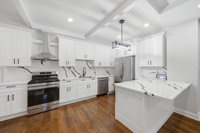 852 N Trumbull Avenue, Chicago, IL 60651