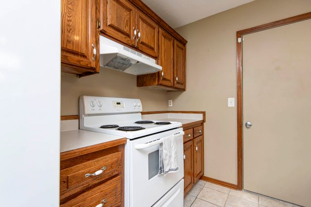 560 South Avenue, Sparta, MO 65753