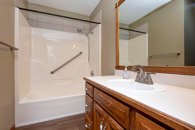 560 South Avenue, Sparta, MO 65753