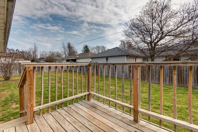 560 South Avenue, Sparta, MO 65753