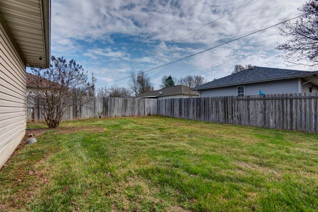 560 South Avenue, Sparta, MO 65753