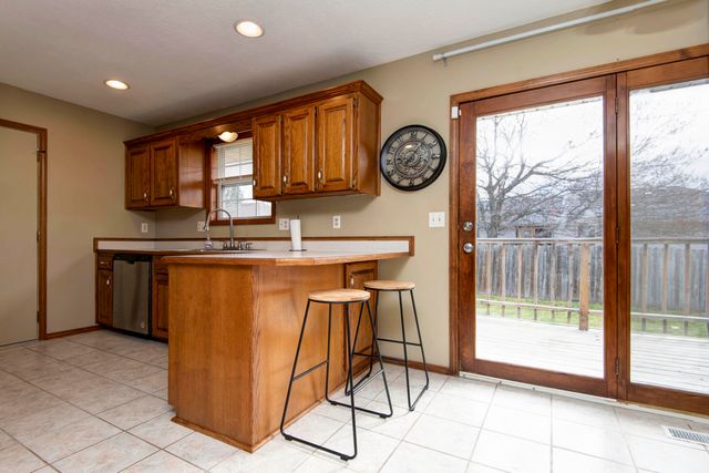 560 South Avenue, Sparta, MO 65753