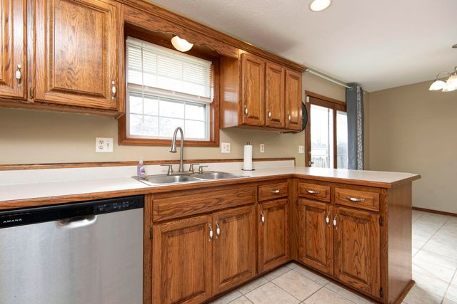 560 South Avenue, Sparta, MO 65753