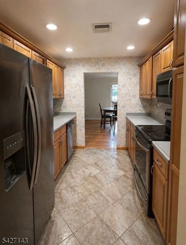 33 Cerone Ct, West Orange Twp., NJ 07052