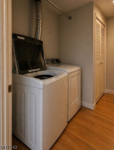 33 Cerone Ct, West Orange Twp., NJ 07052