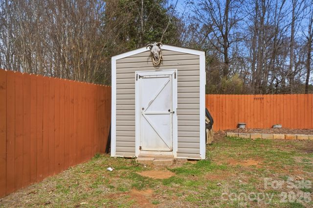 5743 Justins Forest Drive, Charlotte, NC 28212