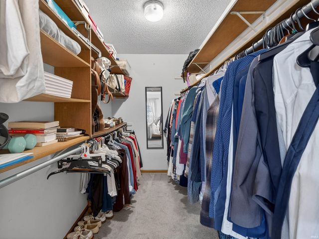 6216 Hunter Wood Drive, Fort Wayne, IN 46815