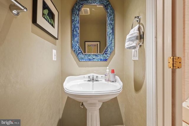 4828 MONTGOMERY LN, Bethesda, MD 20814