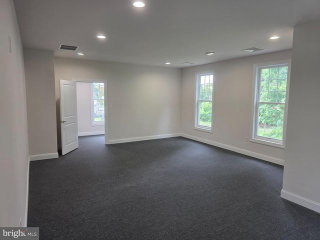 123 E MAIN ST, Wrightstown, NJ 08562