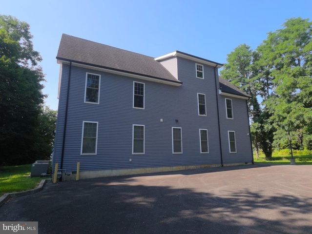 123 E MAIN ST, Wrightstown, NJ 08562