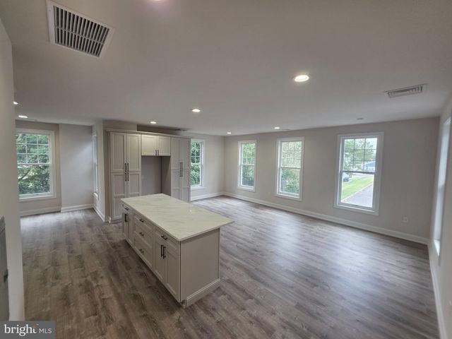 123 E MAIN ST, Wrightstown, NJ 08562