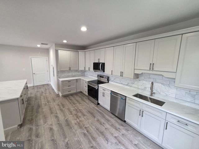 123 E MAIN ST, Wrightstown, NJ 08562
