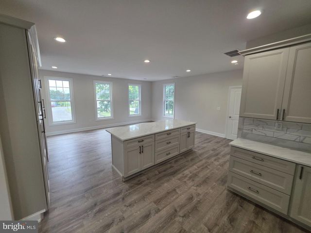 123 E MAIN ST, Wrightstown, NJ 08562
