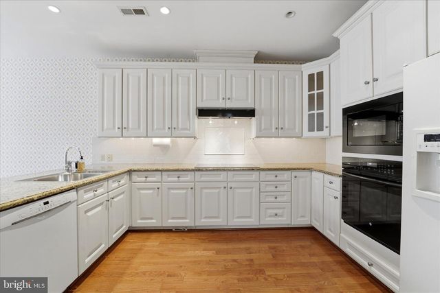 590 FARMDALE CIR, Blue Bell, PA 19422
