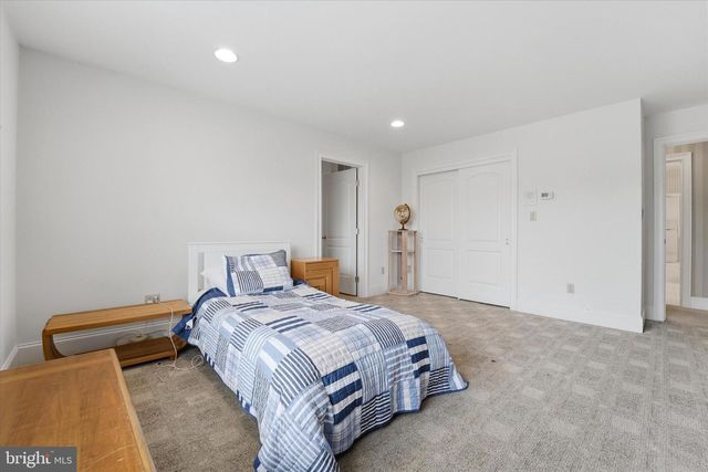 590 FARMDALE CIR, Blue Bell, PA 19422