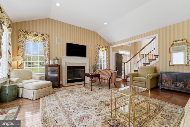 590 FARMDALE CIR, Blue Bell, PA 19422