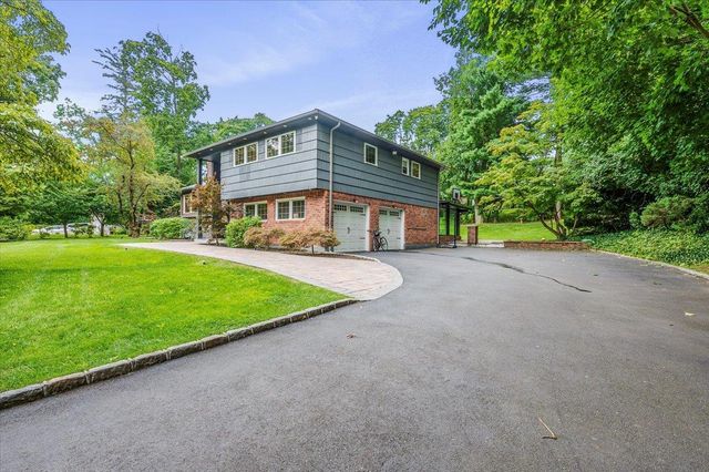 26 Red Brook Road, Great Neck, NY 11024