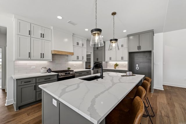 60 Lucia Lane, Maumelle, AR 72113