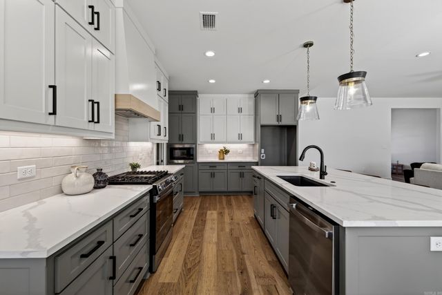 60 Lucia Lane, Maumelle, AR 72113