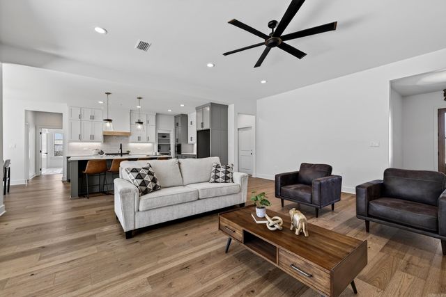 60 Lucia Lane, Maumelle, AR 72113