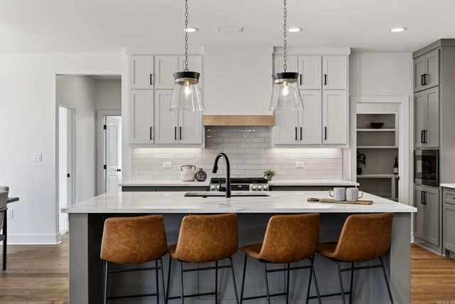 60 Lucia Lane, Maumelle, AR 72113