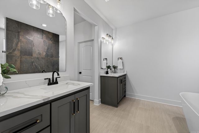 60 Lucia Lane, Maumelle, AR 72113