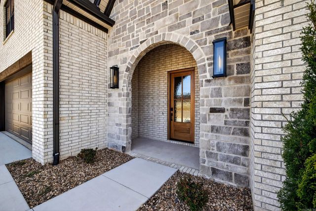 60 Lucia Lane, Maumelle, AR 72113