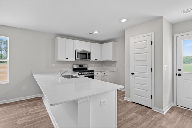 501 Shallow Valley Dr, Loris, SC 29569