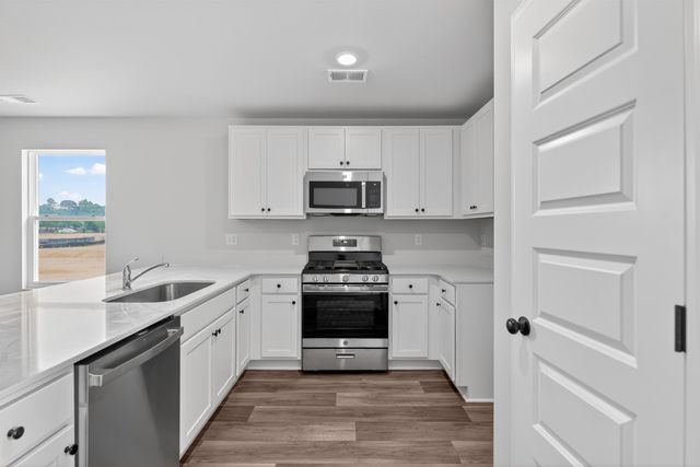 501 Shallow Valley Dr, Loris, SC 29569