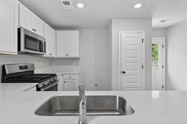 501 Shallow Valley Dr, Loris, SC 29569