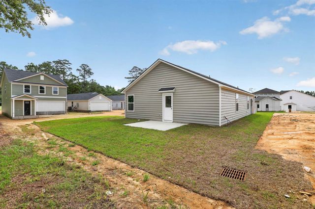 501 Shallow Valley Dr, Loris, SC 29569