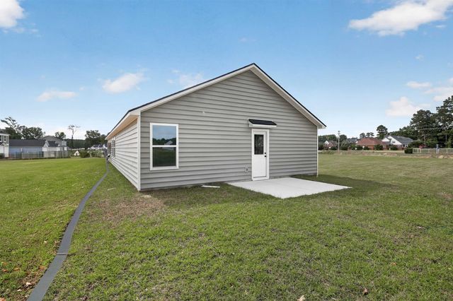 501 Shallow Valley Dr, Loris, SC 29569