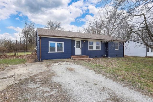 5205 Longview Road, Kansas City, MO 64137