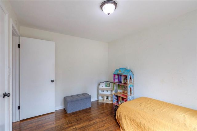 5205 Longview Road, Kansas City, MO 64137