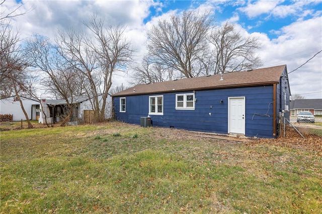 5205 Longview Road, Kansas City, MO 64137