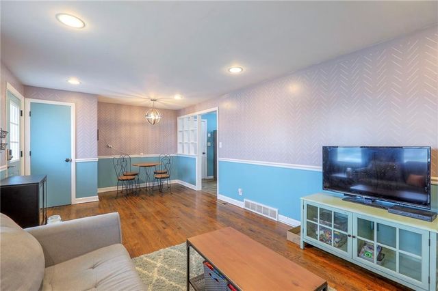 5205 Longview Road, Kansas City, MO 64137