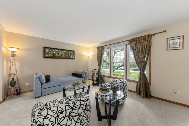4108 Schillinger Drive, Naperville, IL 60564