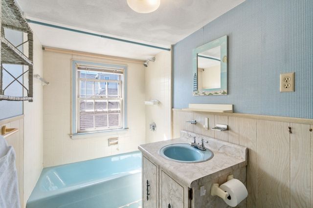 148 Wilson Ave, Quincy, MA 02170