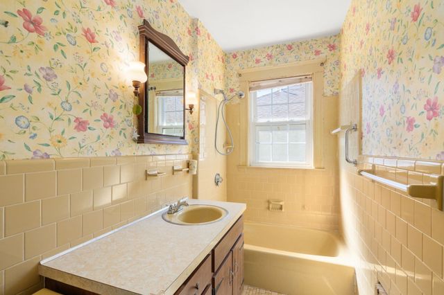 148 Wilson Ave, Quincy, MA 02170