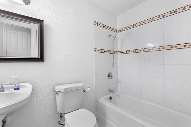 204 Pebblebrook Street, Arlington, TX 76014