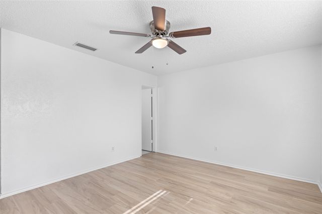 204 Pebblebrook Street, Arlington, TX 76014