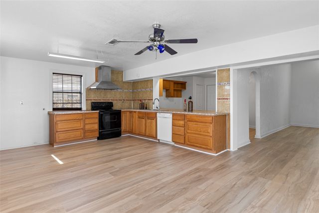 204 Pebblebrook Street, Arlington, TX 76014