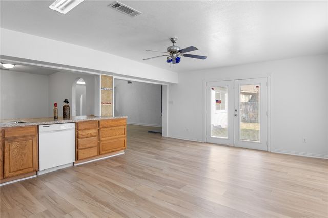 204 Pebblebrook Street, Arlington, TX 76014