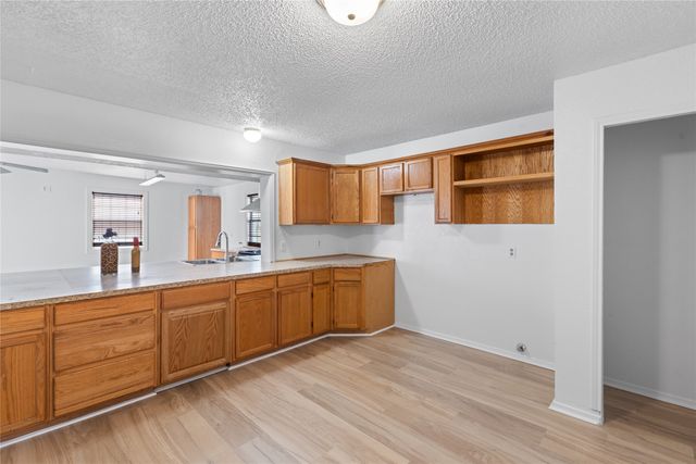 204 Pebblebrook Street, Arlington, TX 76014