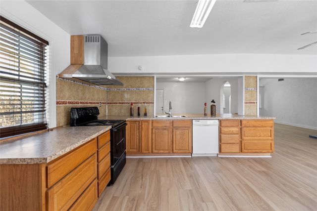 204 Pebblebrook Street, Arlington, TX 76014